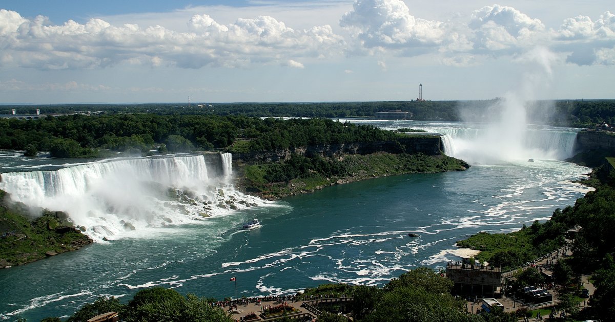 Niagara Falls Day Tour from Toronto with Hornblower Cruise & Niagara-on-the-Lake